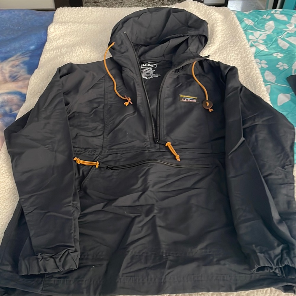 L.L. Bean Anorak pull over jacket in black